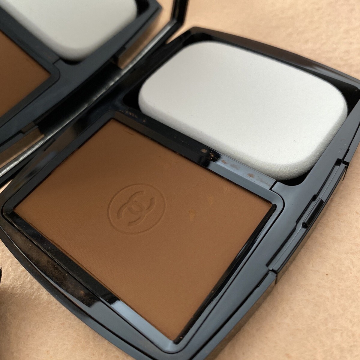 CHANEL ULTRA LE TEINT BR 152 Ultrawear All-Day Comfort CHANEL ULTRA LE TEINT BR 152 Ultrawear All-Day Comfort