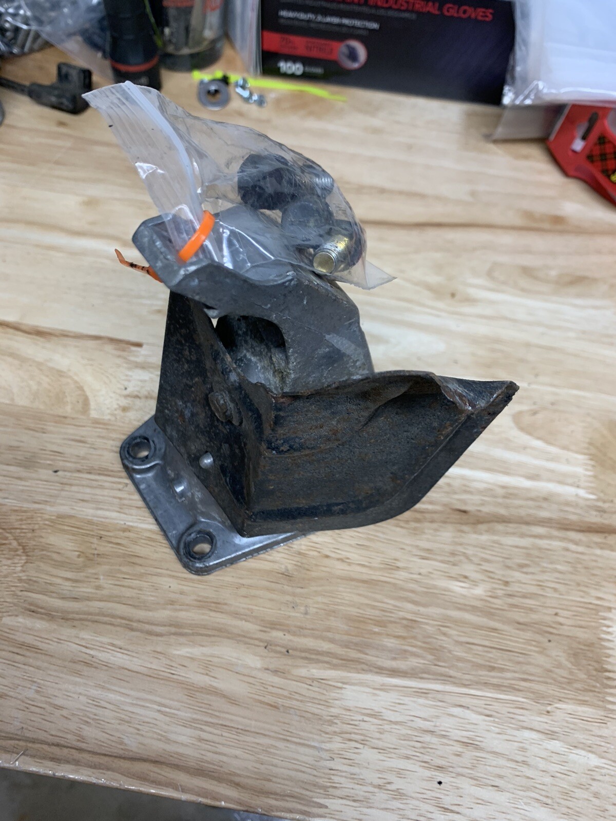 BMW engine bracket mount 1132776 | eBay 