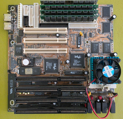 Sockel 7 Mainboard Biostar MB-8500TVX + Intel Pentium 200 MHz + 16 MB RAM