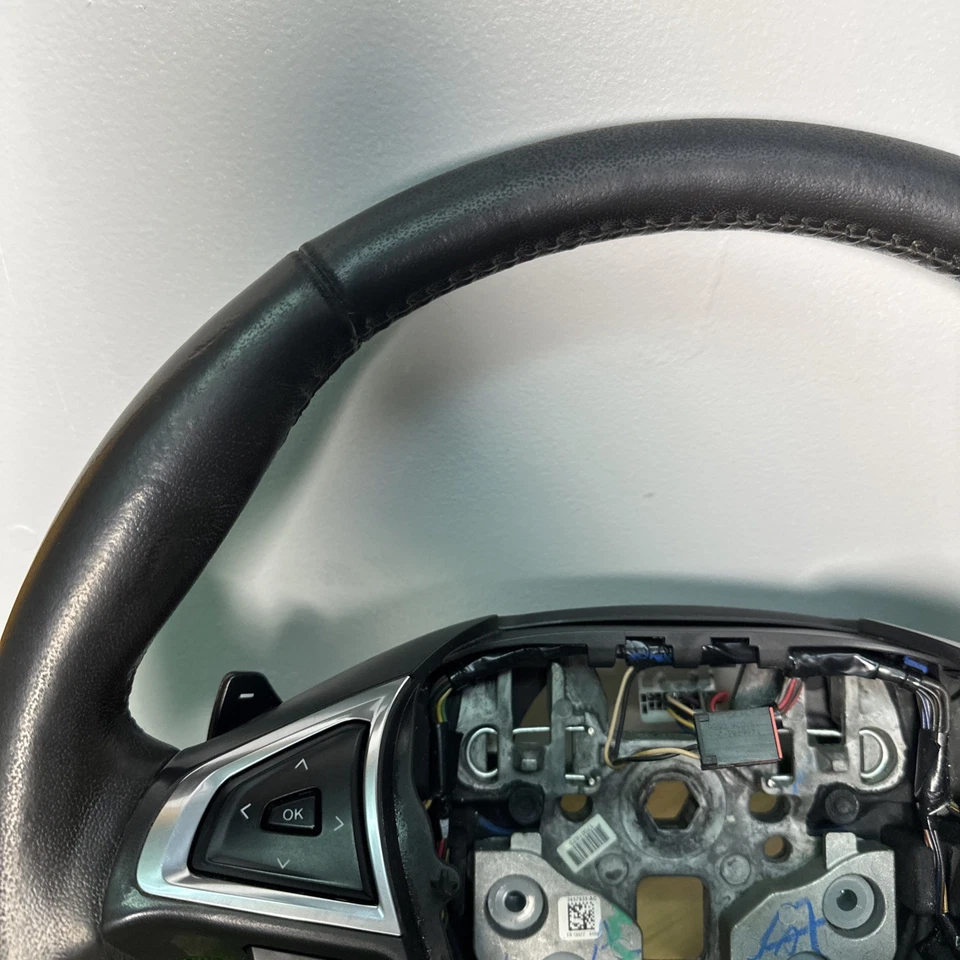 Volante de motorista Ford Fusion 2013-2020 com interruptor de controle de cruzeiro de áudio fabricante de equipamento original - Imagem 2 de 4