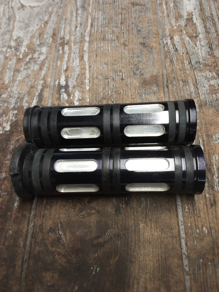 Juego de pares de empuñaduras de manillar negras Harley Davidson Touring corte negro de 1" Foto 3 de 4