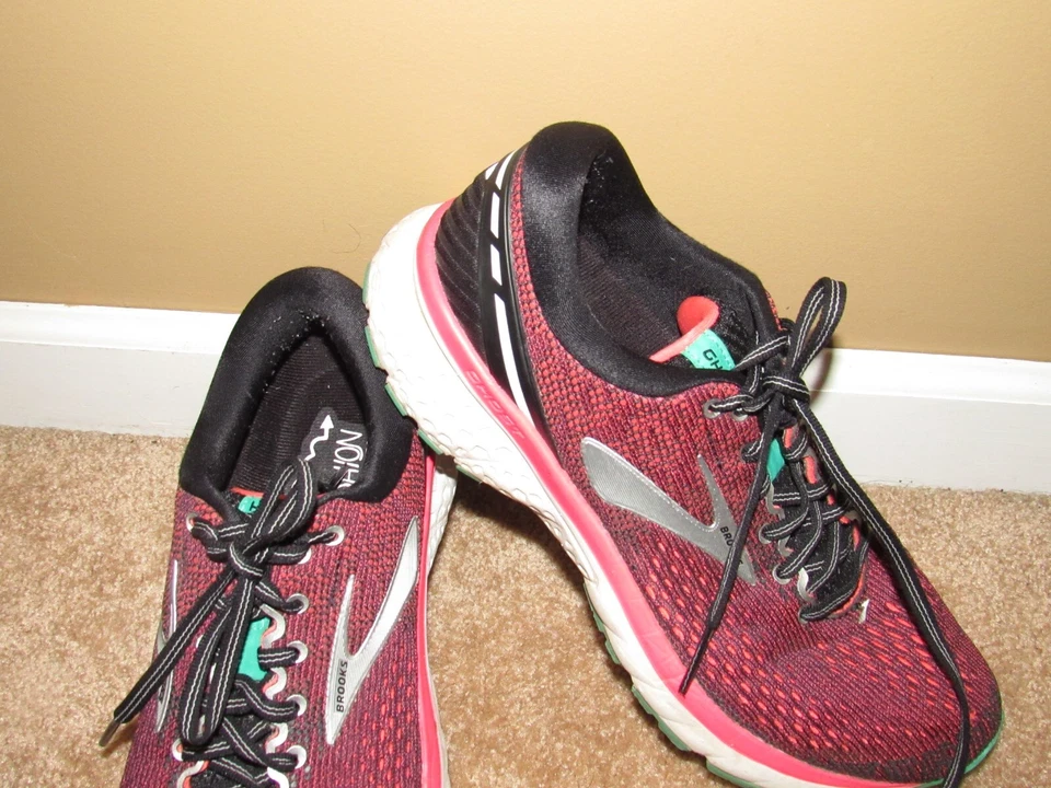 Кроссовки беговые BROOKS GHOST 11 женские размер 9 B средние черные розовые б/у в отличном состоянии спортивные - Изображение 2 из 4