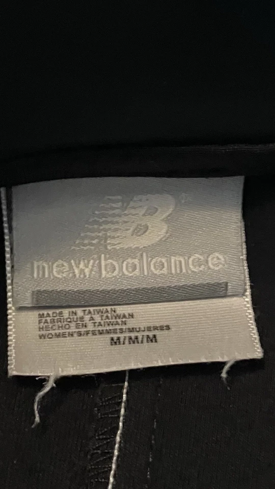 Prenda deportiva para correr New Balance negra blanca con cremallera manga larga para dama Foto 3 de 4