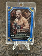 2024 Topps Chrome UFC Alexander Volkanovski Blue Wave Refractor /75