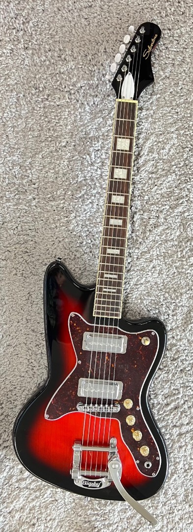 Электрогитара Silvertone 1478 в твердом корпусе Red Sunburst с Бигсби - сэмплом
