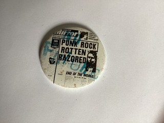 Original Vintage Sex Pistols Johnny Rotten Daily Mirror Pin Badge Punk VGC