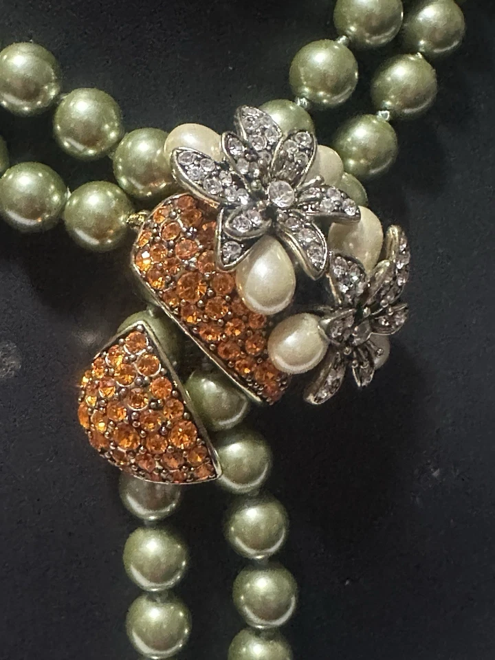 Hermoso collar Heidi Daus mostrando naranjas Foto 3 de 4