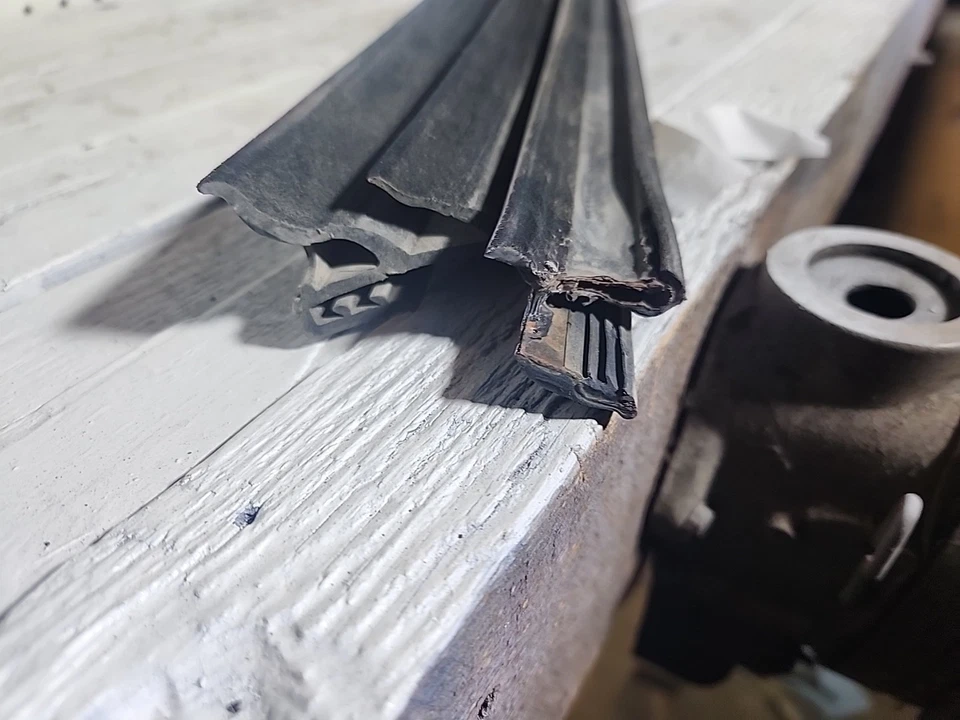 98-01 道奇 Ram 1500 2500 3500 乘客前门外窗扫封 — 第 4/4 张图片