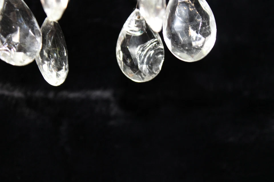 Candelabro floral vintage francês flores de porcelana vidro gotas de cristal - Imagem 4 de 4