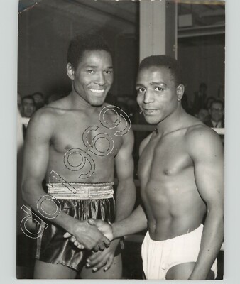 Boxers ALI RAMDANE & ROY ANKRAH Shake Hands Before Fight 1952 Press Photo Sports