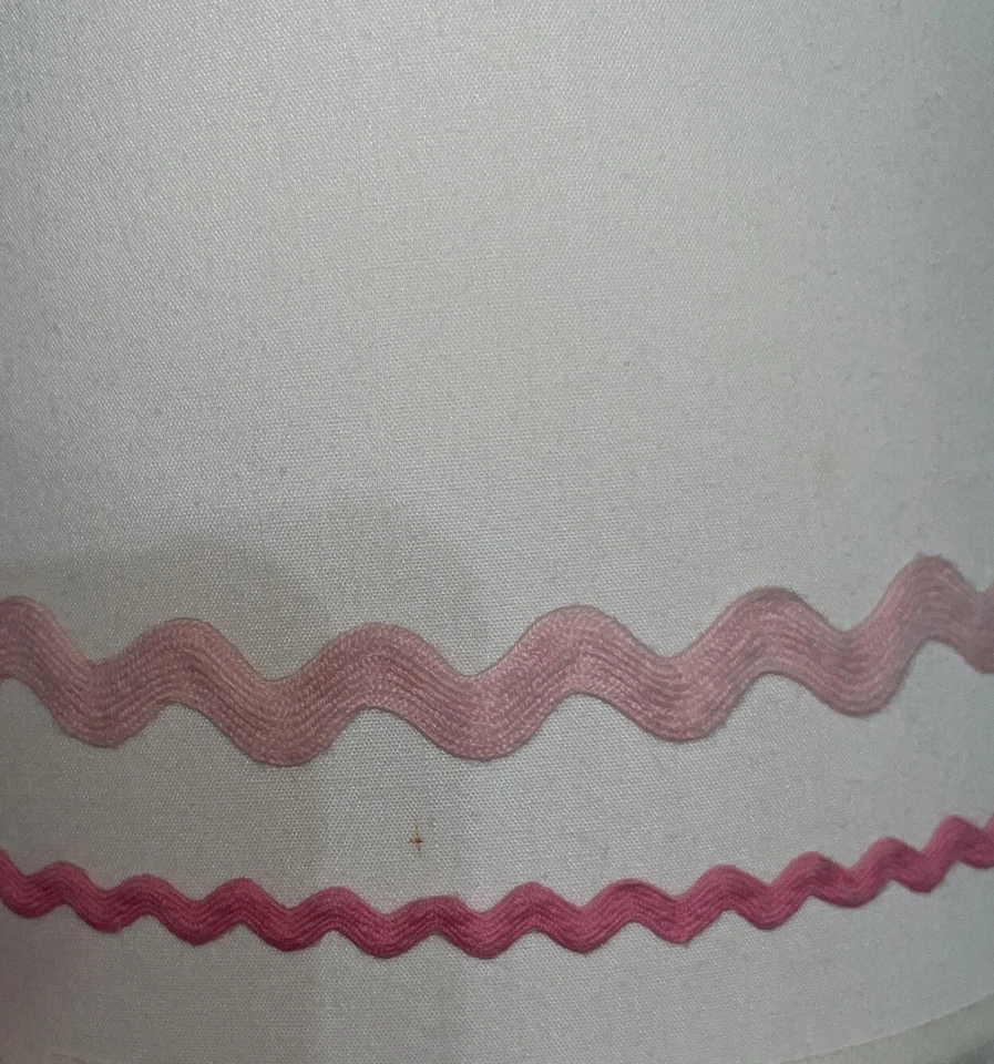RETIRADO Pottery Barn Niños Rosa Ric rac Lámpara Pantalla ¡Excelente Estado! Sin lámpara Foto 3 de 4