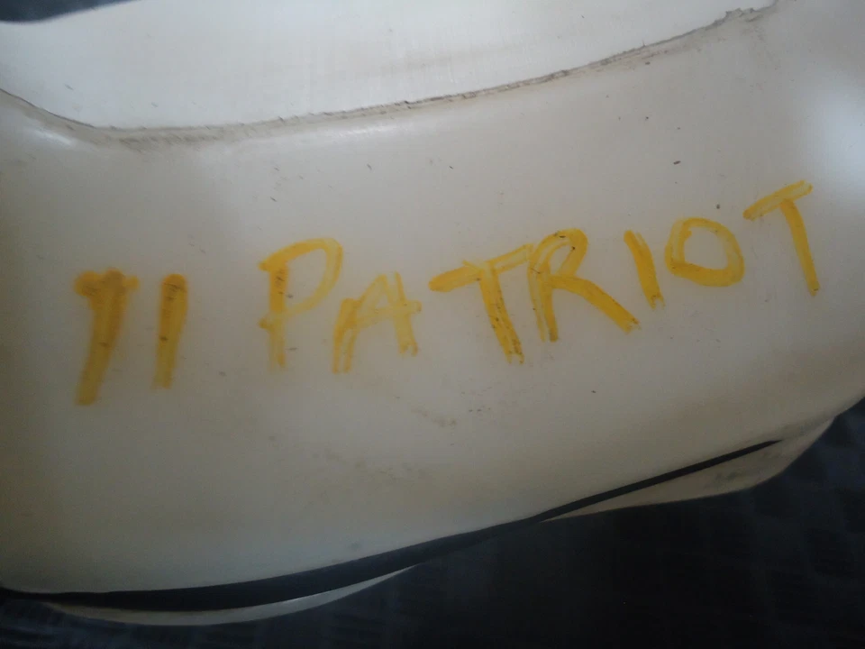 Jeep Patriot 2007-2017 depósito de líquido parabrisas Foto 2 de 4