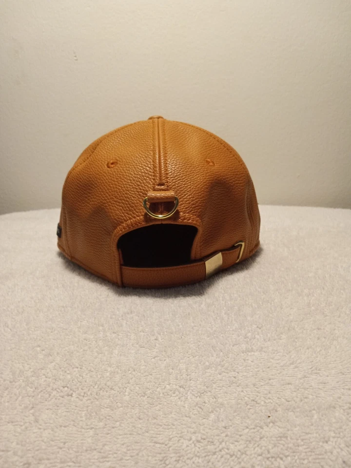 Cayler & Sons Etiqueta Negra Bloqueo Naranja Dorado Cuero CorreaBack Sombrero Bloqueo Metal Foto 4 de 4