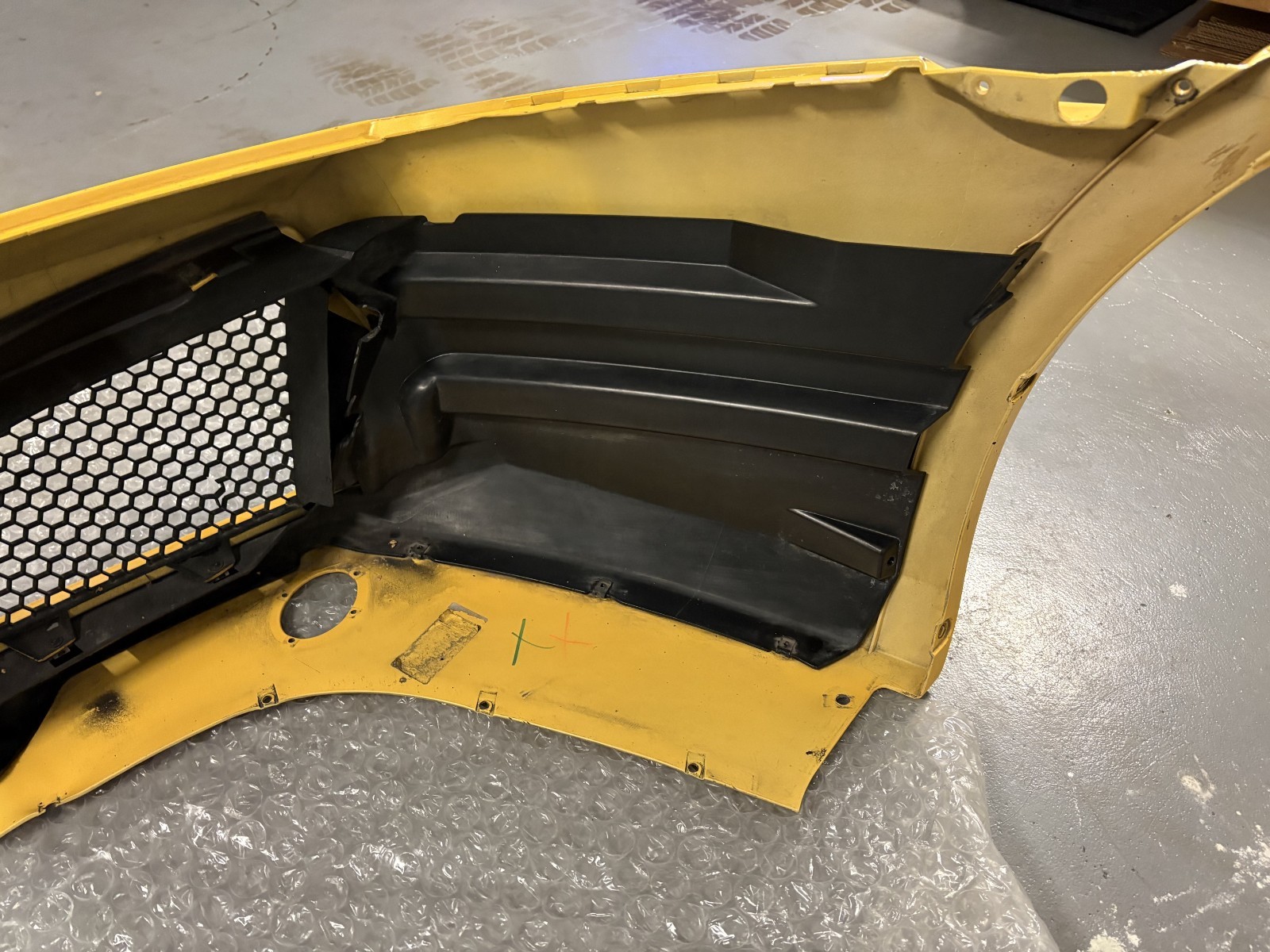 2004 LAMBORGHINI GALLARDO FRONT BUMPER GIALLO MIDAS with FRONT GRILLS