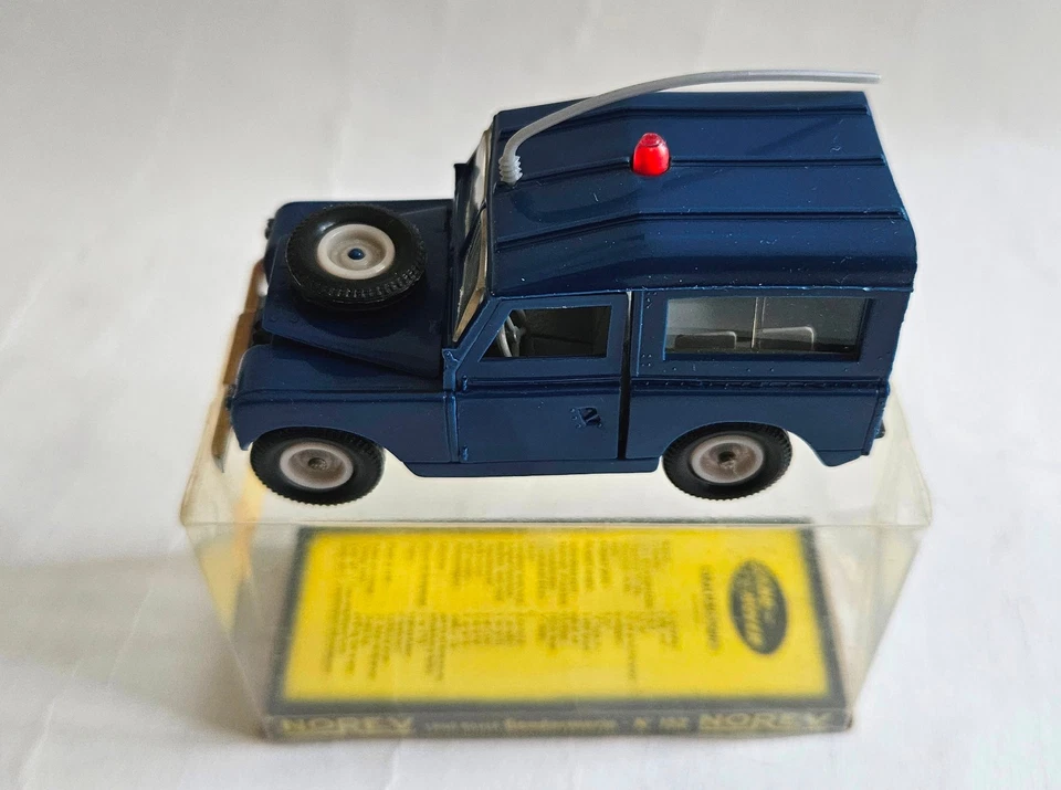 Norev Land Rover gendarmerie original ancien 1/43 ref. 152  NMIB - Photo 3/4