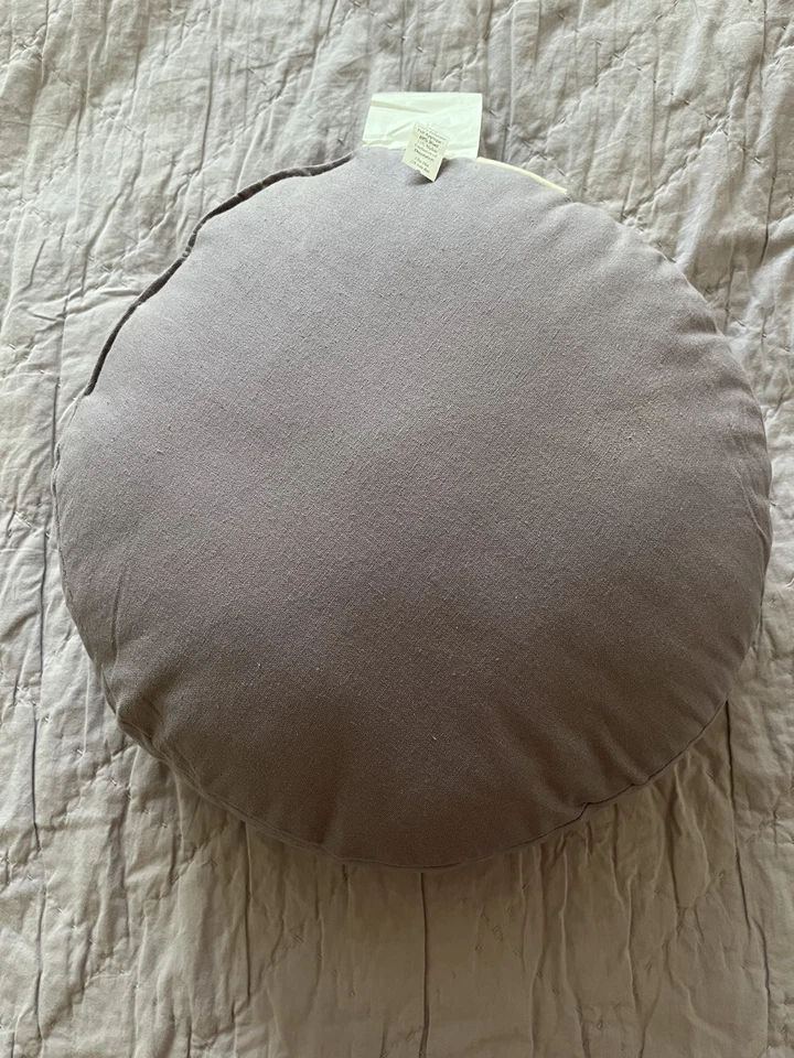 Almohada bordada floral lavanda World Market - Nueva sin etiquetas Foto 4 de 4