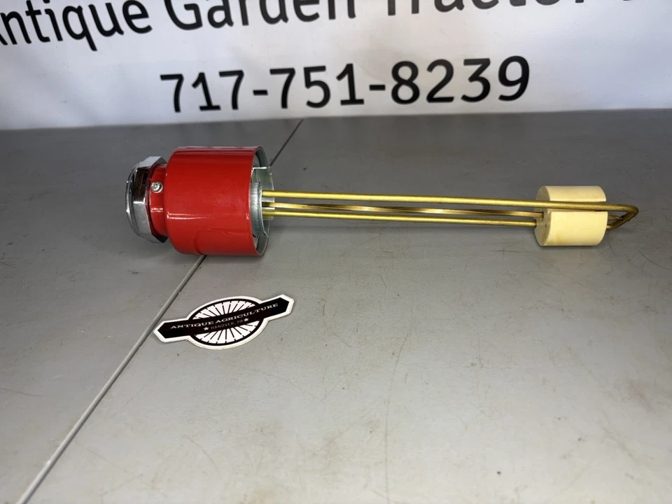 Tapa medidor de combustible ventilada Farmall H con junta Foto 2 de 4