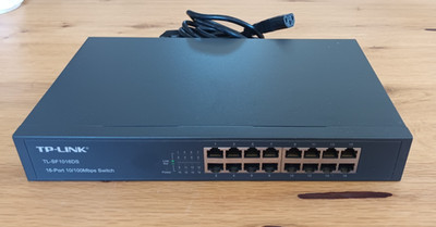 TP-Link TL-SF1016DS 16-Port 10/100 Mbps - Switch Schwarz - gebraucht