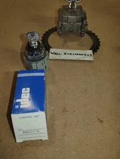 IDEC ASD2K11N =NEW= ONE = Keyed Selector Switch