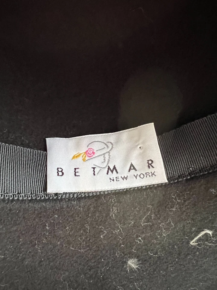 Sombrero vintage Betmar New York negro con plumas 100 % lana Foto 4 de 4