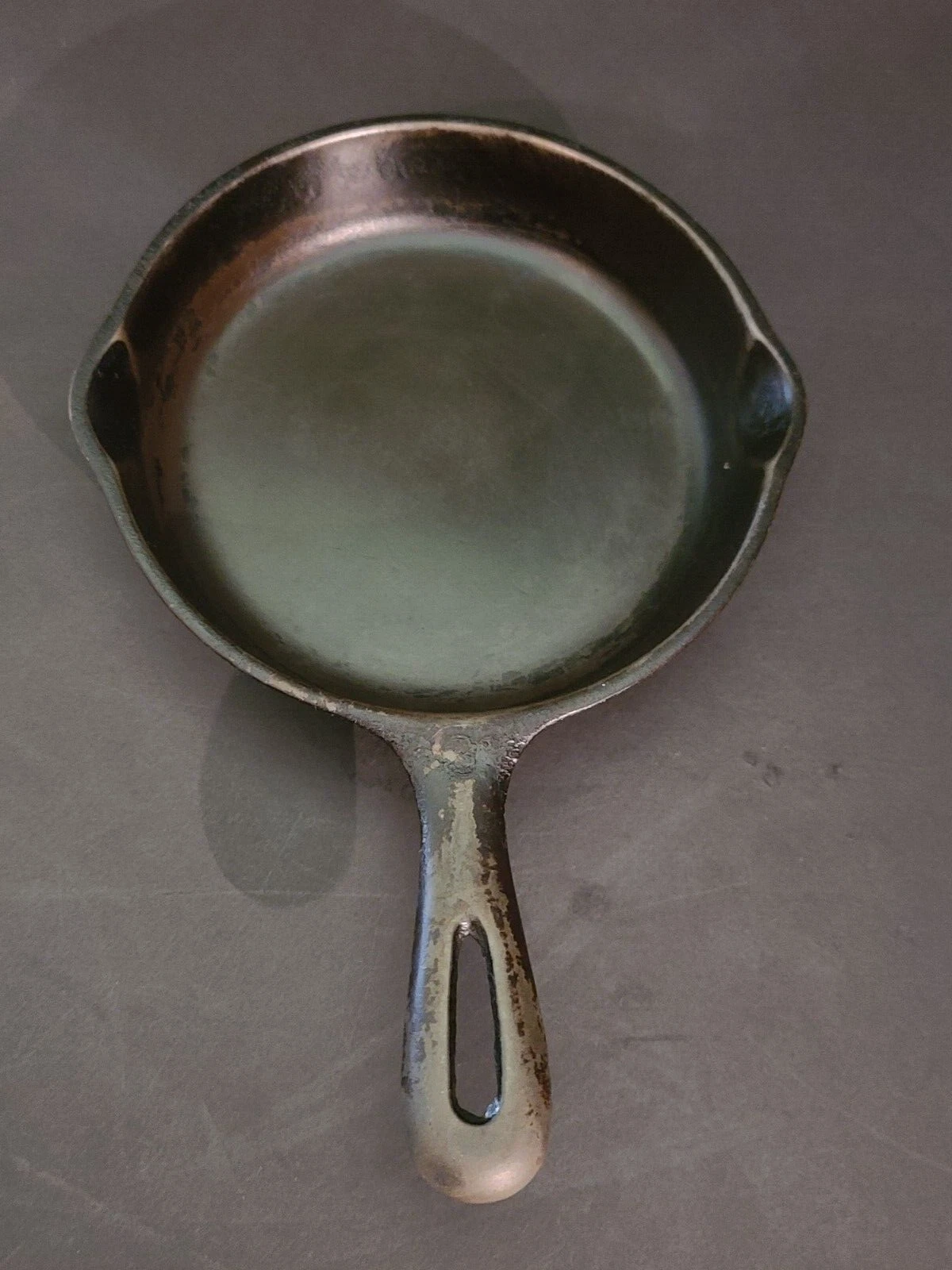 Vintage Cast Iron Skillet 6 1/2” Back Mark: Q with Front Mark 3 on Handle
