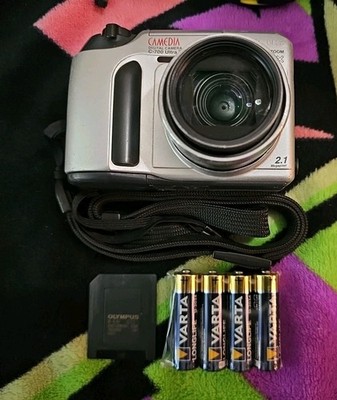 Olympus CAMEDIA C-700 Ultra Zoom 2.1MP Digital Camera - Silver