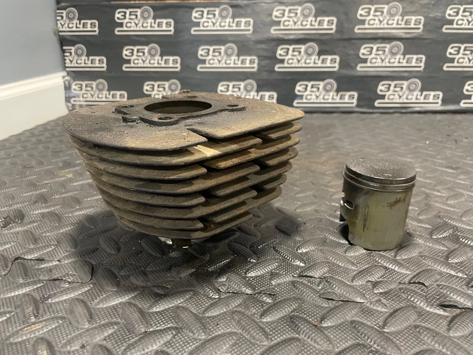 1972-75 Kawasaki G5 100cc  cylinder piston came off a running bike