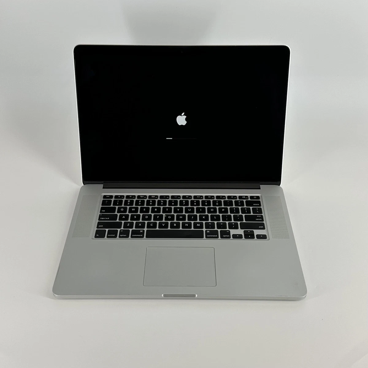 【Apple】MacBook Pro (13-inch. Early 2015) Apple MacBook Pro (Retina, 13-inch, Early 2015) – 8GB RAM, 256GB