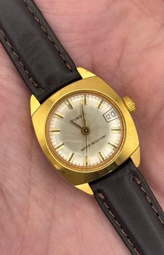 1970s Vintage Timex Women’s Sportster Calendar Manual Watch w/NOS Band - RUNS!