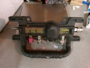 DEWALT Quadraport Air Line Splitter with Regulator and Couplers H