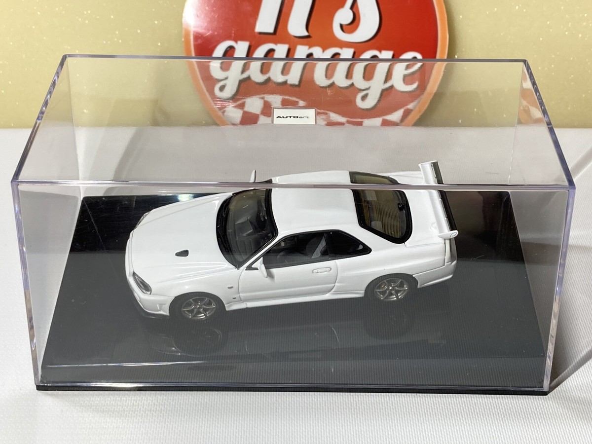 AUTOart 1/43 Nissan Skyline R34 GT-R V-Spec 2 II White AUTOart 1/43 Nissan Skyline R34 GT-R V-Spec 2 II White