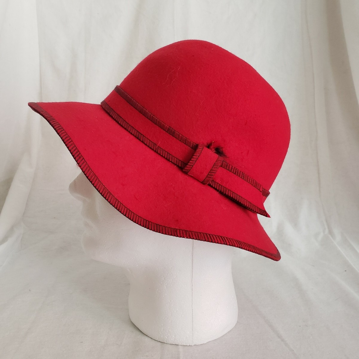 Vintage Betmar New York Red 100% Wool Cloche Hat Bow  display picture 2