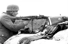 WW2 Picture Photo German Soldier Firing a Machine Gun 3319