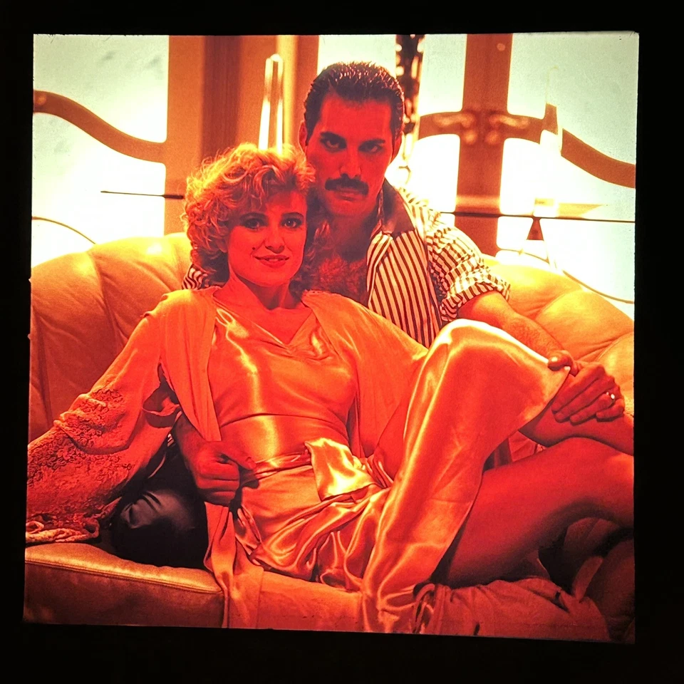 Photo De Freddie Mercury En Format Moyen 1980 - Photo 1/4