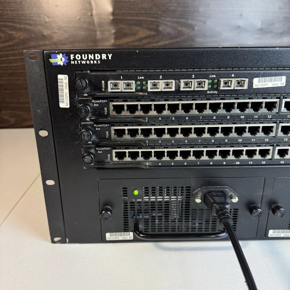 Foundry Networks B4000 FastIron 2 FI7204 S/N 1154 - Image 2 of 4