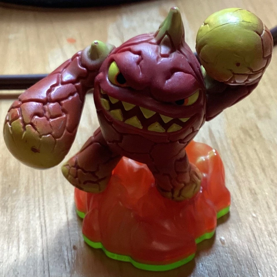 Lote de Figuras Skylanders + Disco de Aventura Portal y Spyros y Estuche de Transporte  Foto 4 de 4