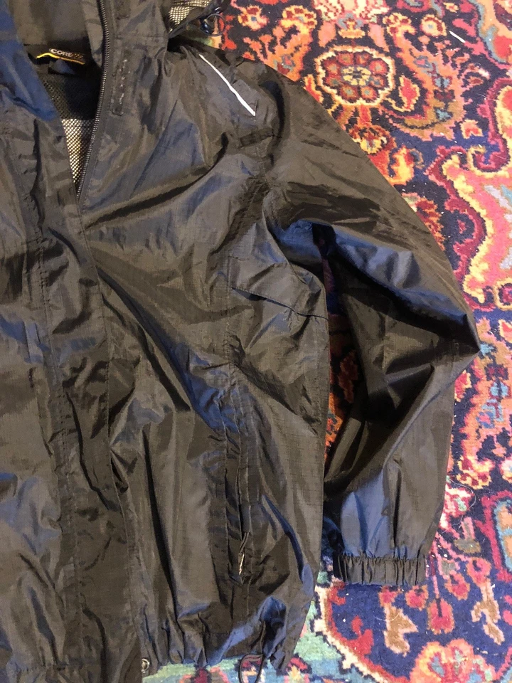 Chaqueta resistente al viento CORE para mujer talla pequeña negra usada en excelente estado Foto 4 de 4