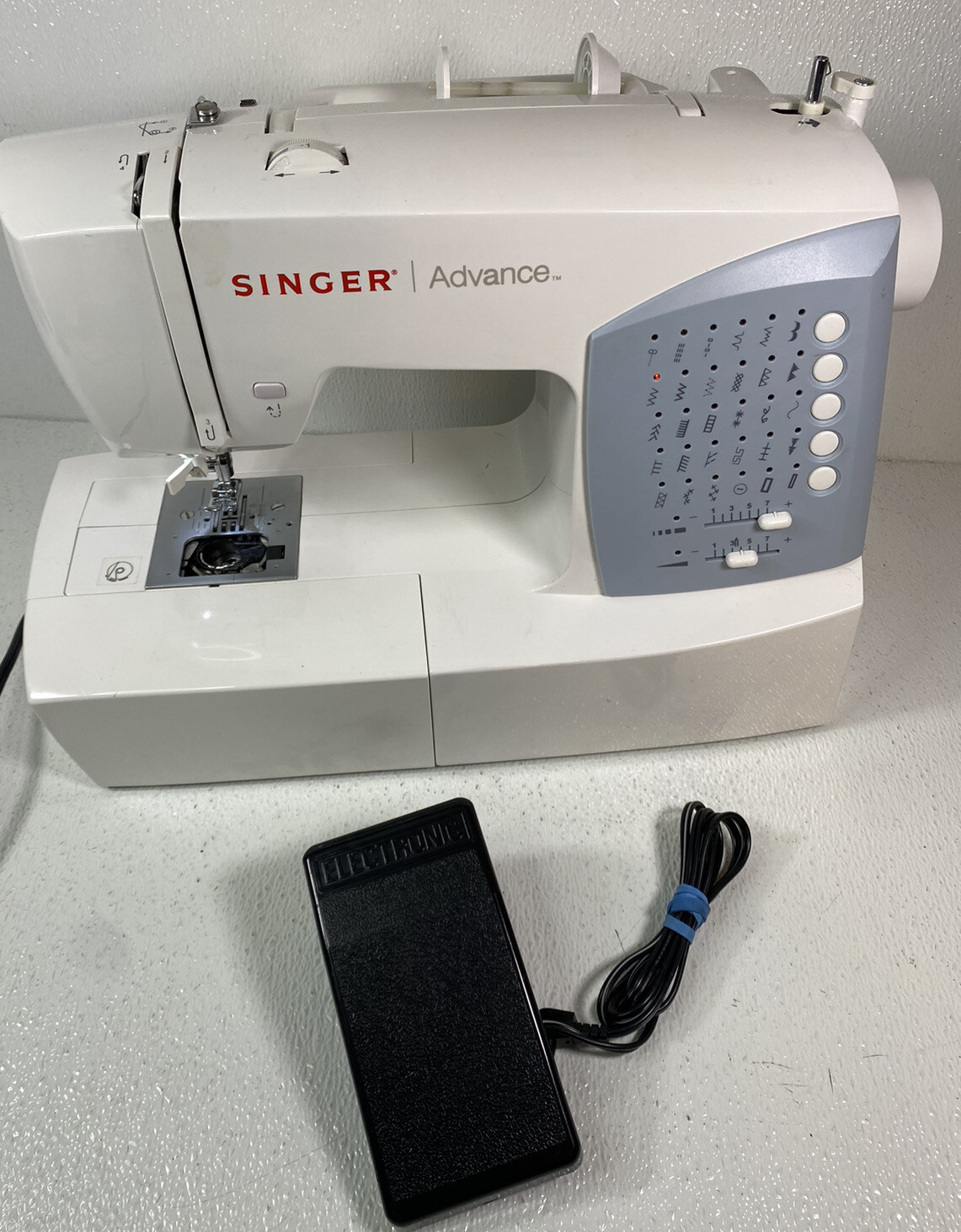 SINGER Advance 7422 Electronic Sewing Machine Working W/ Foot Pedal