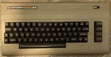 Commodore 64 NUR FUNKTIONIERENDE TASTATUR & BROTKASTEN GEHÄUSE - KEIN MOTHERBOARD