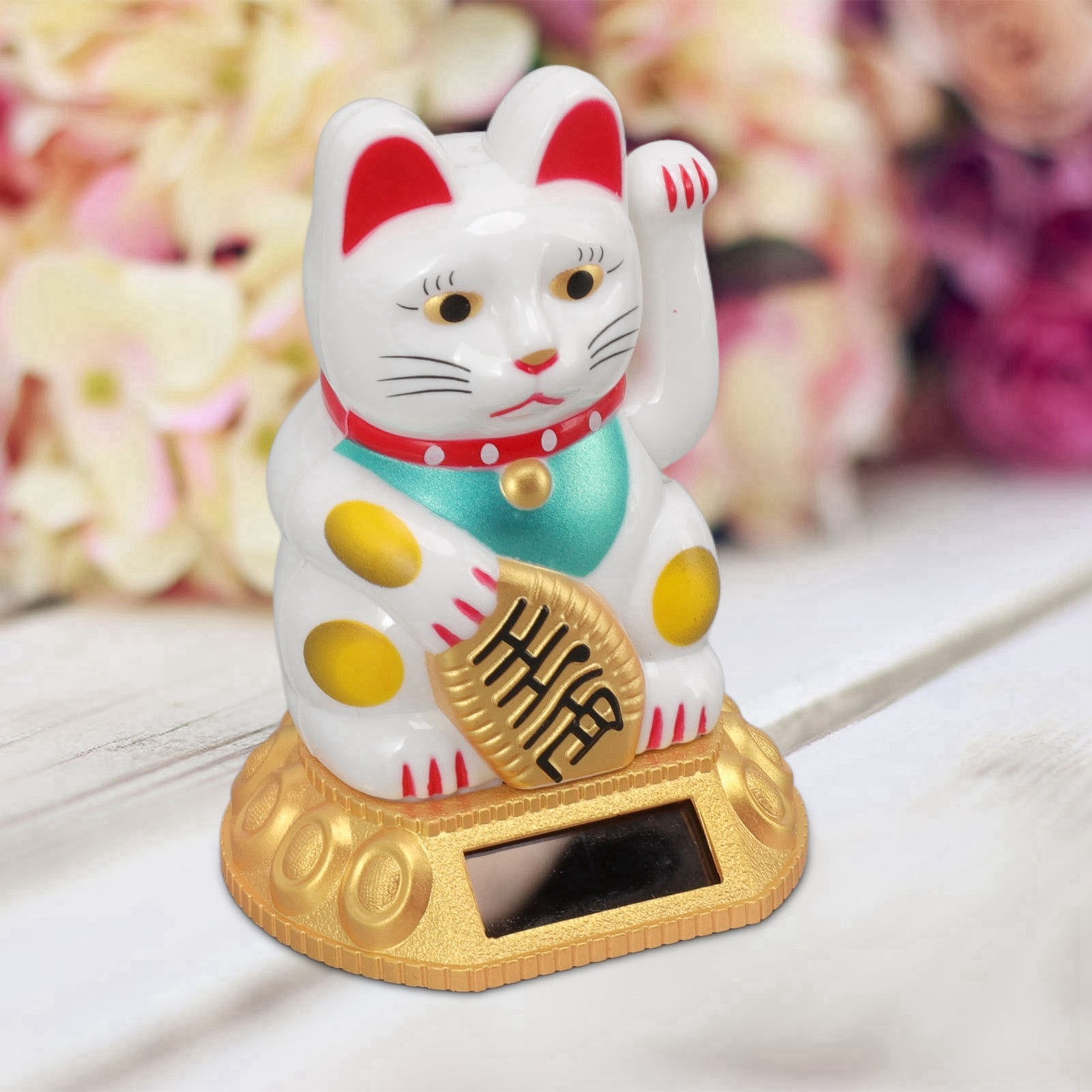 Chinese Lucky Cat Decoration For Wealth And Luck Solar Waving Arm.