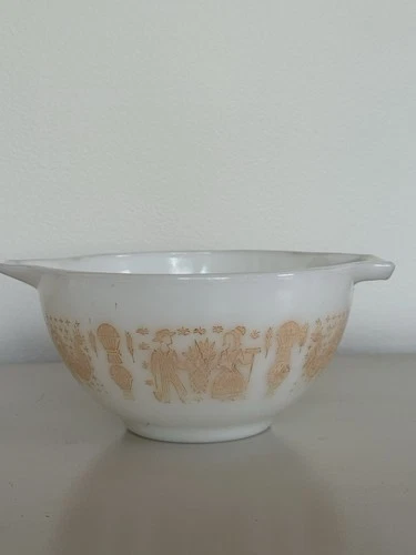 Vintage Pyrex Amish Butterprint Mixing Bowl 1.5 Pint Pumpkin Pink
