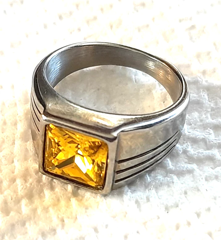 Men's Comfort Band Faceted Simulated Topaz Stainless Steel Size 7 Beauty! - Image 4 of 4