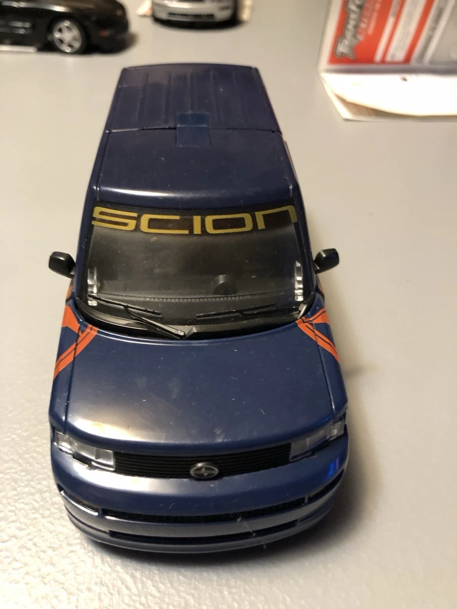 Hasbro Transformers Alternators Skids Scion xB 2004 1:24 Compl w/ Instructions
