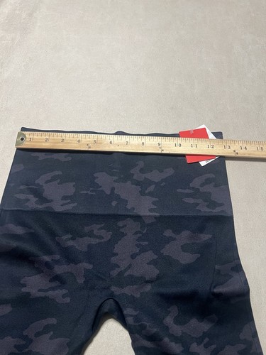#7569. SPANX Damen Kompressionsleggings breiter Bund schwarz Camouflage. Größe L Neu mit Etikett - Bild 3 von 5