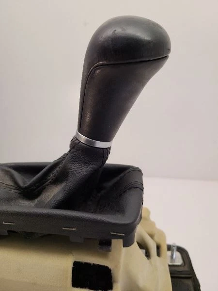 2010 Audi Q5 Floor Shifter Console Selector Assembly Oem 8K1713041M 09 10 11 12 - Image 2 of 4