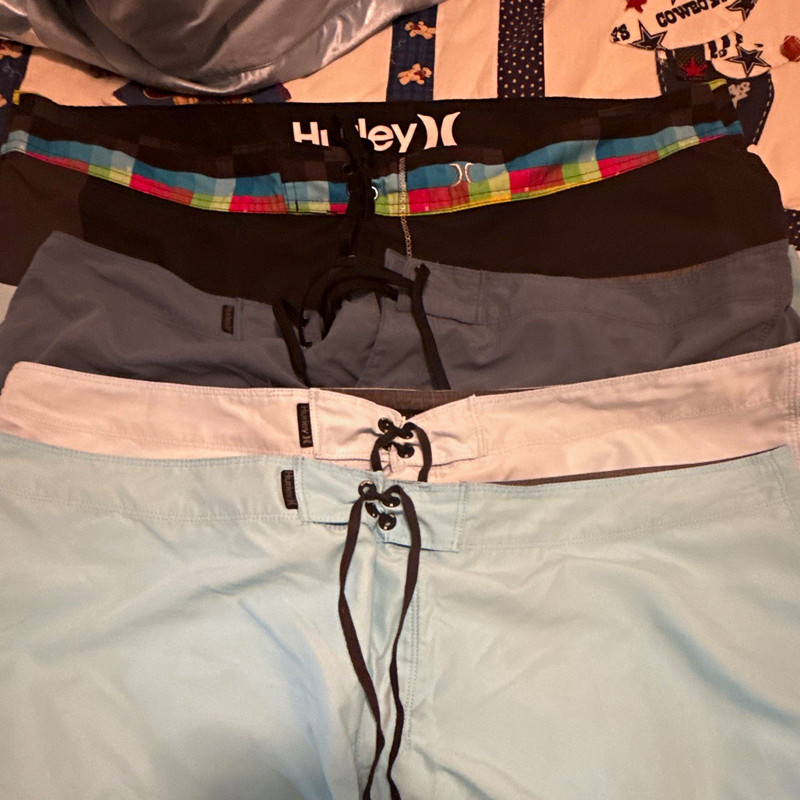 4 pair of Hurley Men’s Board Shorts Size 44 Multicolor Plaid Drawstring Pocket