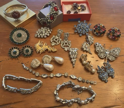Lot of Vintage Costume Jewelry Rhinestone Brooches Earrings Pins Bracelet