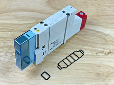 SMC SY5201-5U1 Solenoid Valve, 5-Port w/ SY50M-60-1A Manifold Spacer