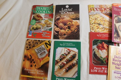 Lot of 10 Vintage Cook Booklets – Taste of Home, Nestlé, Low-Fat, Diabetic, Ca - Foto 3 di 8