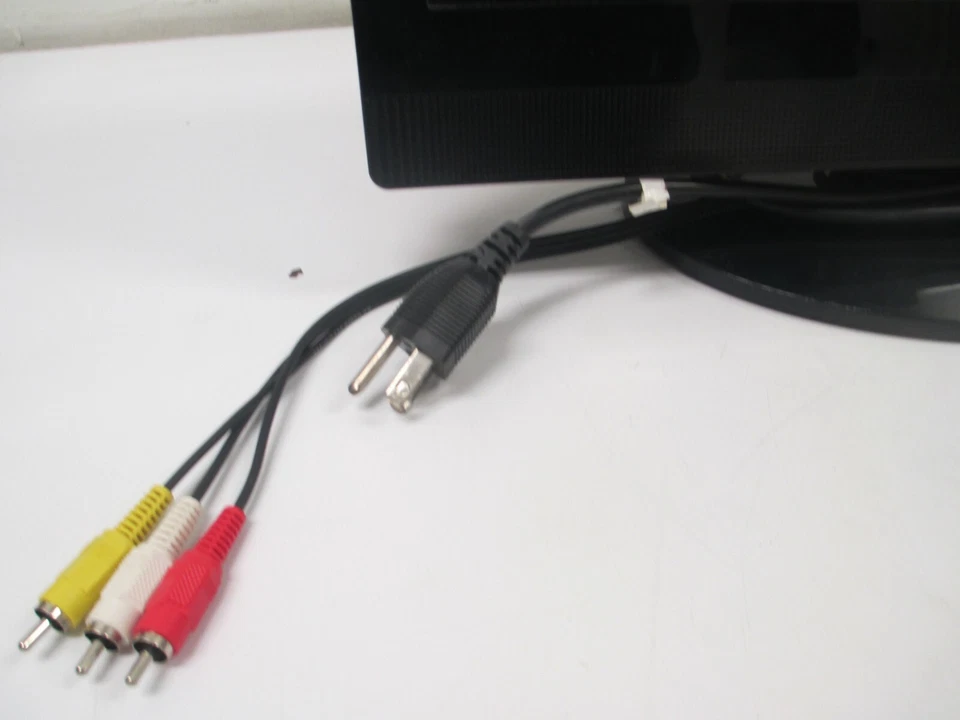 Dynex DX-19L150A11 19" 720P HD LCD TV W/ cords - Image 2 of 4